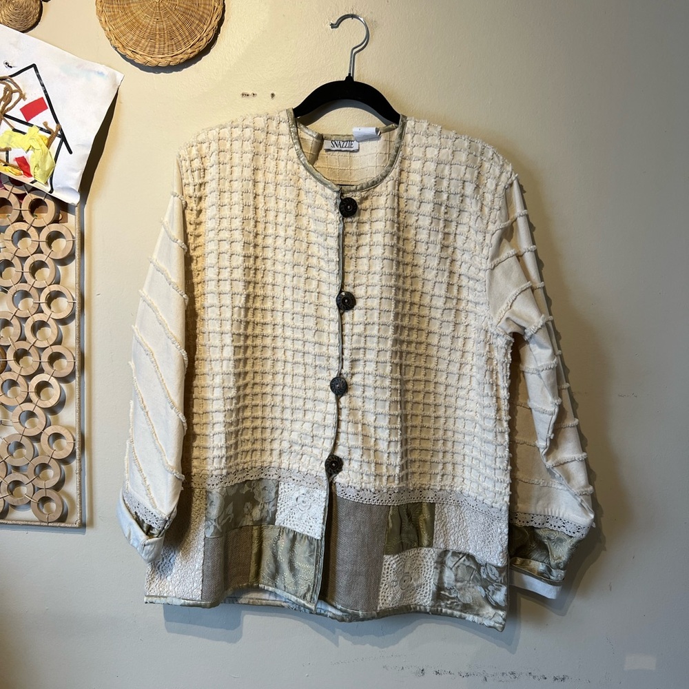 Snazzie made in Indian large cream/ green bottom vtg style cardigan….